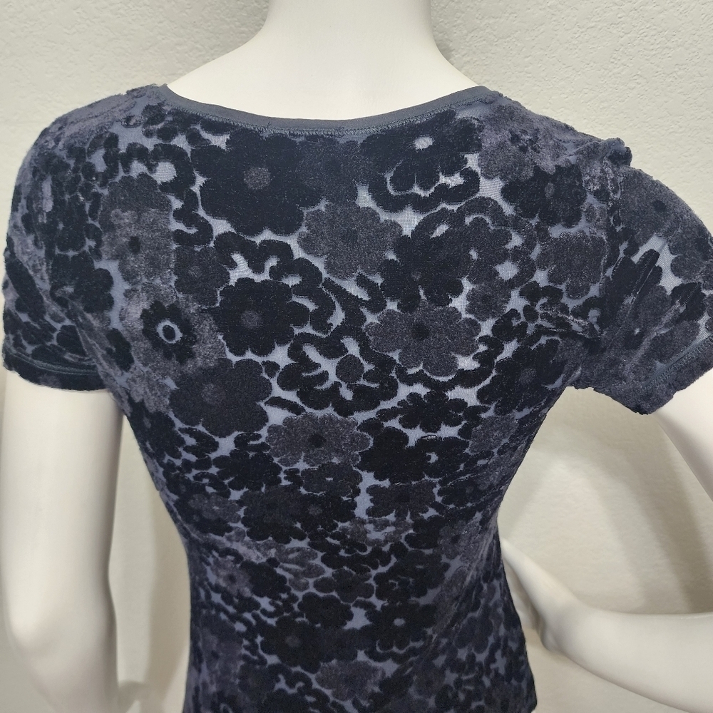 Armani Collezioni Black Velvet Floral Tee Size 6 - Picture 7 of 13